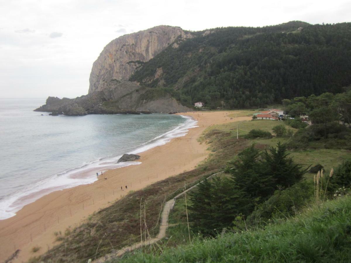 Ea Playa Montana45'Guggemhein A 200M Andando Playa Y Del Centro Pueblo Exterior foto